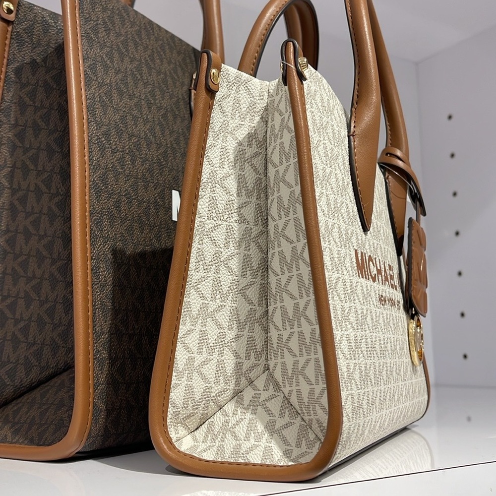 MICHAEL KORS
Mirella Small Logo Crossbody Bag
Vanilla 
NWT - Picture 14 of 16